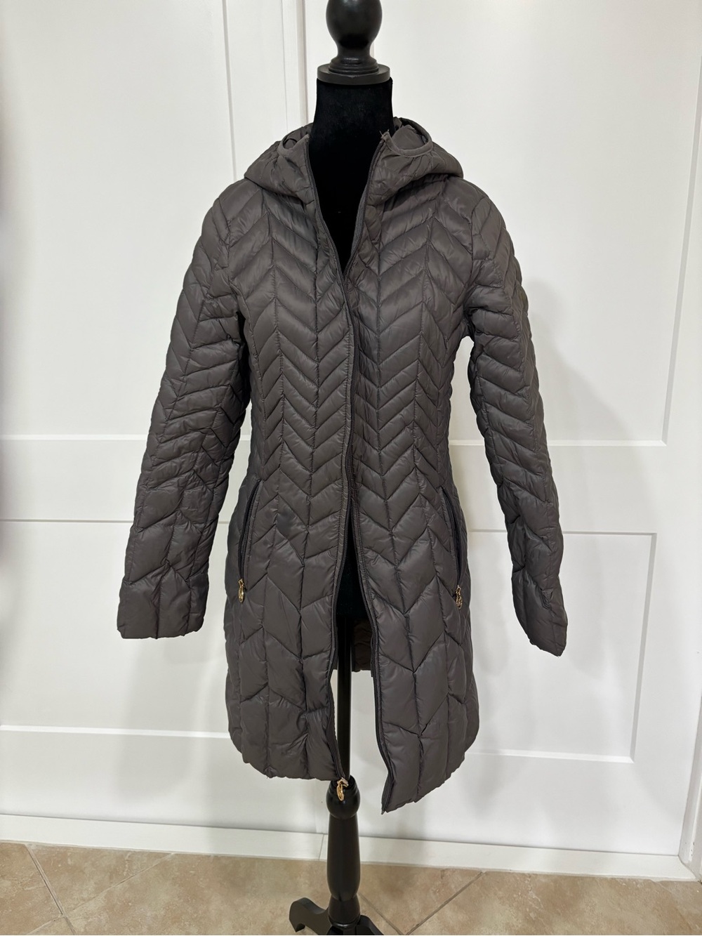 MICHAEL Michael Kors Hooded Chevron Quilted Puffer Coat - Gray